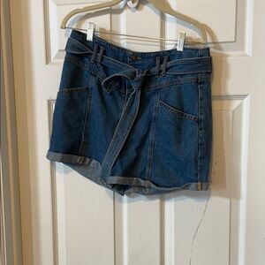 Forever 21 denim high waist bow shorts, size 31